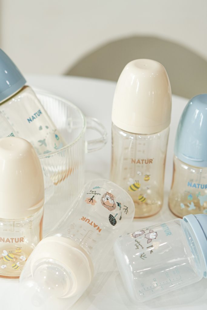 ขวดนม PP และขวดนมสีชา (PES) ต่างกันอย่างไร แบบไหนเหมาะกับครอบครัวคุณ